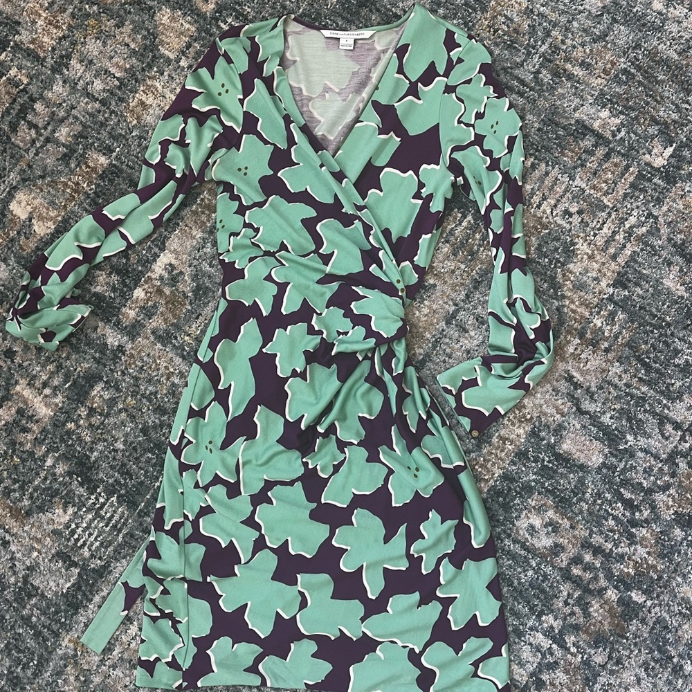 Diane von Furstenberg DVF silk wrap dress size 8